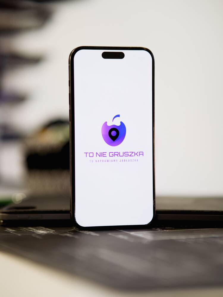 Zbity telefon