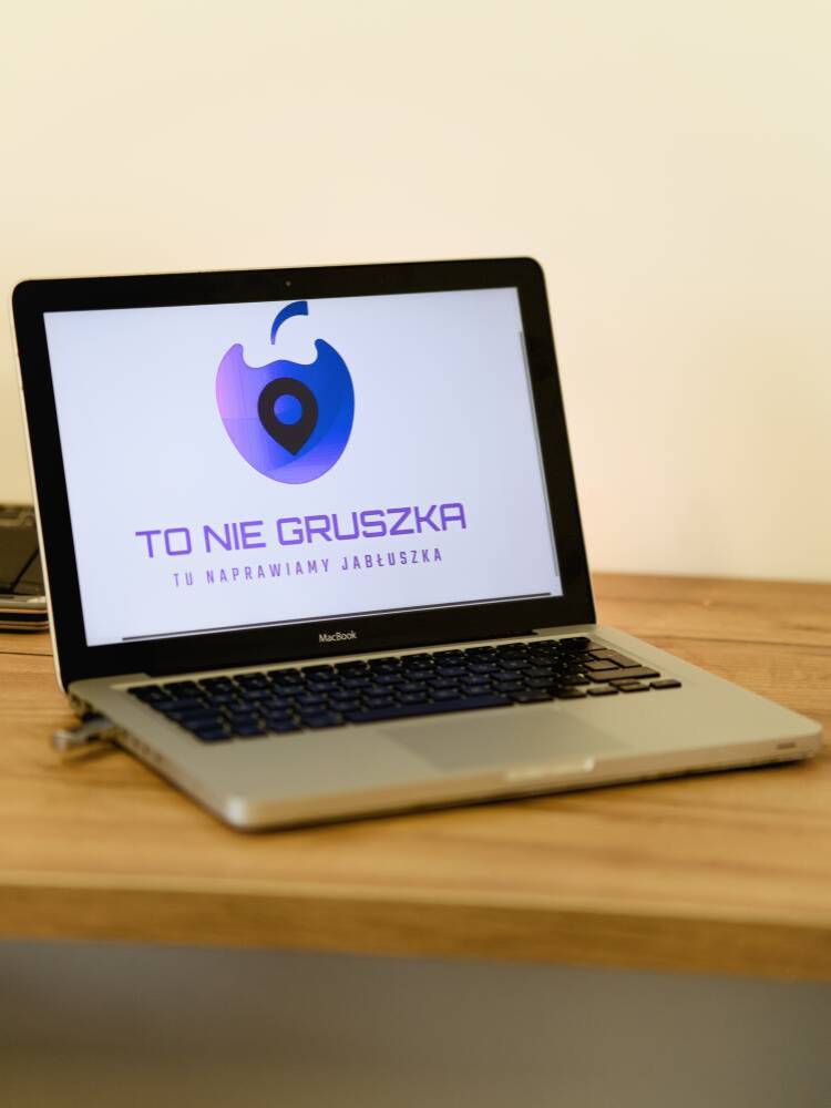 Zniszczony laptop
